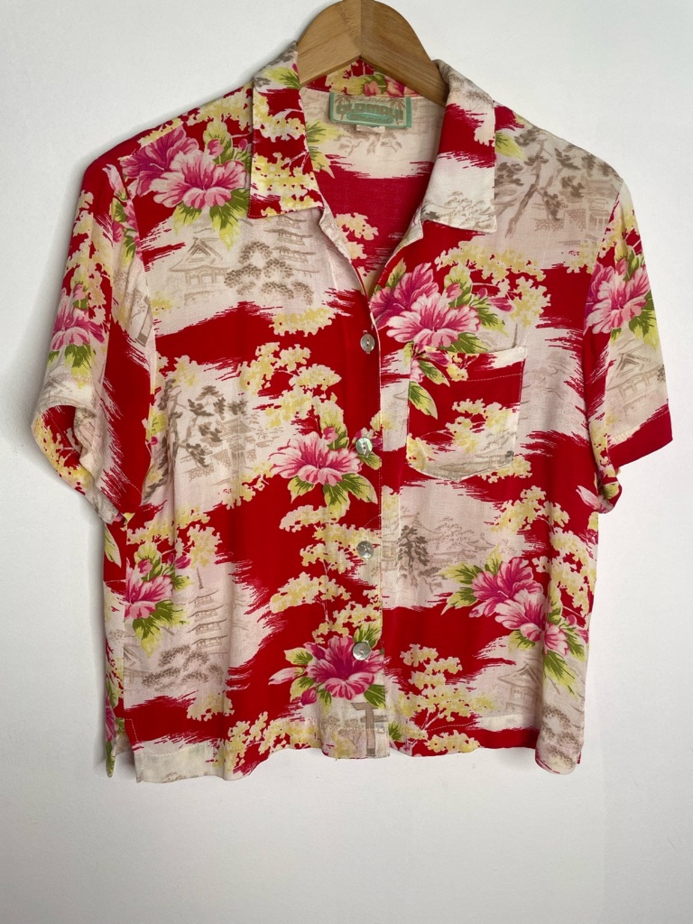 Floral Red Short-Sleeve Hawaiian Button-Up Women's Top Rayon Vintage